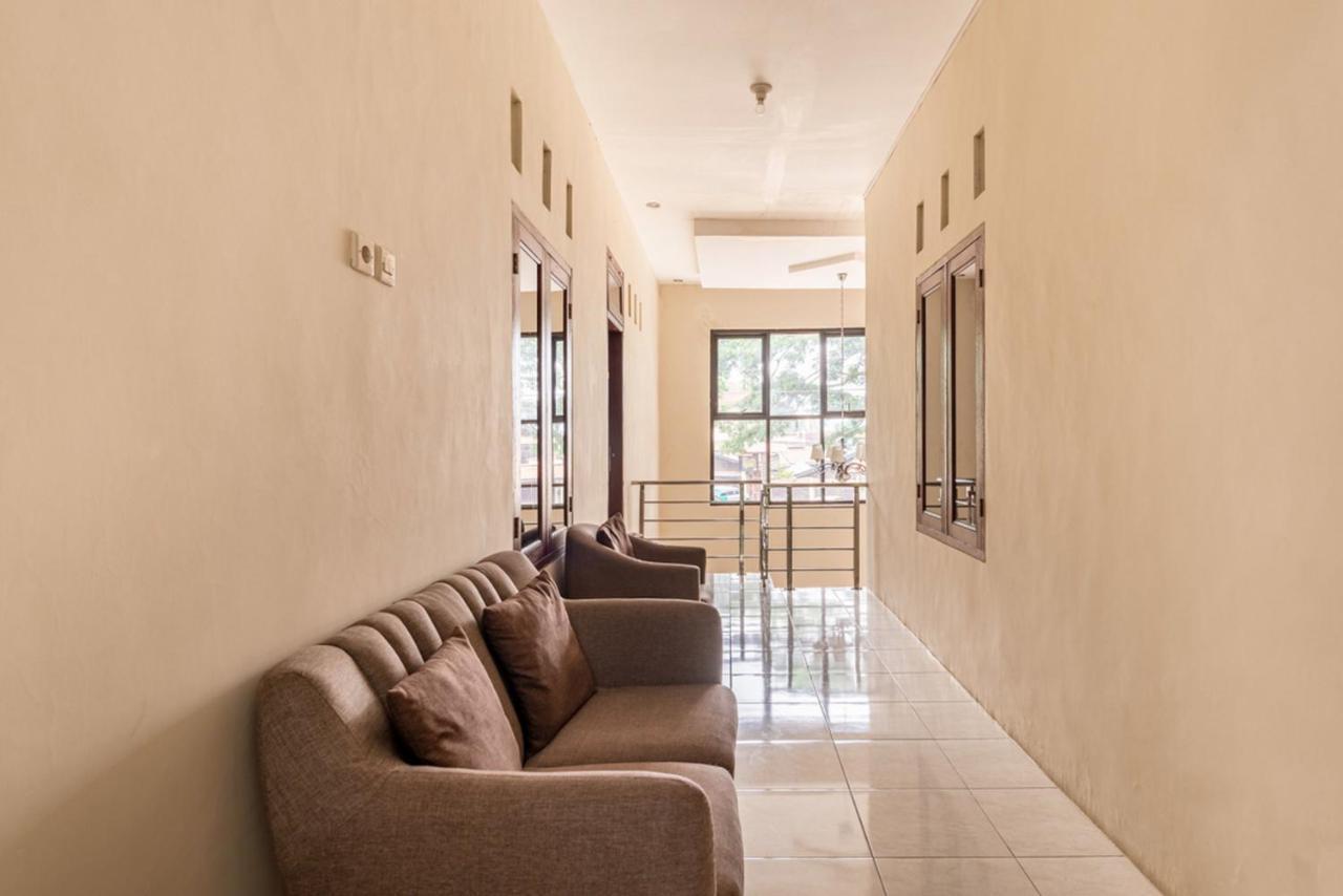 فندق Reddoorz Near Dino Park مالانغ المظهر الخارجي الصورة