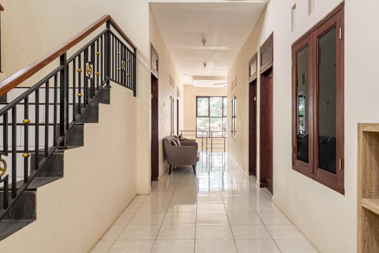 فندق Reddoorz Near Dino Park مالانغ المظهر الخارجي الصورة