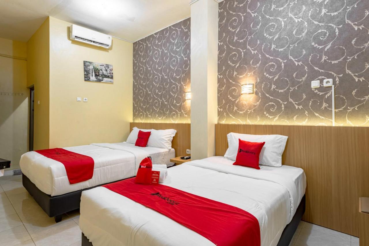 فندق Reddoorz Near Dino Park مالانغ المظهر الخارجي الصورة