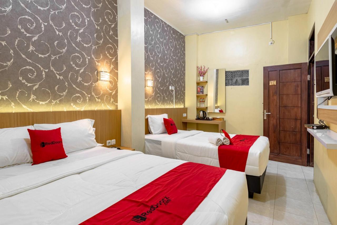 فندق Reddoorz Near Dino Park مالانغ المظهر الخارجي الصورة