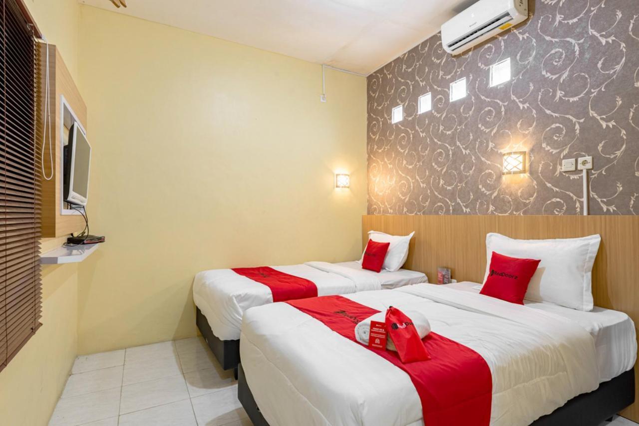 فندق Reddoorz Near Dino Park مالانغ المظهر الخارجي الصورة