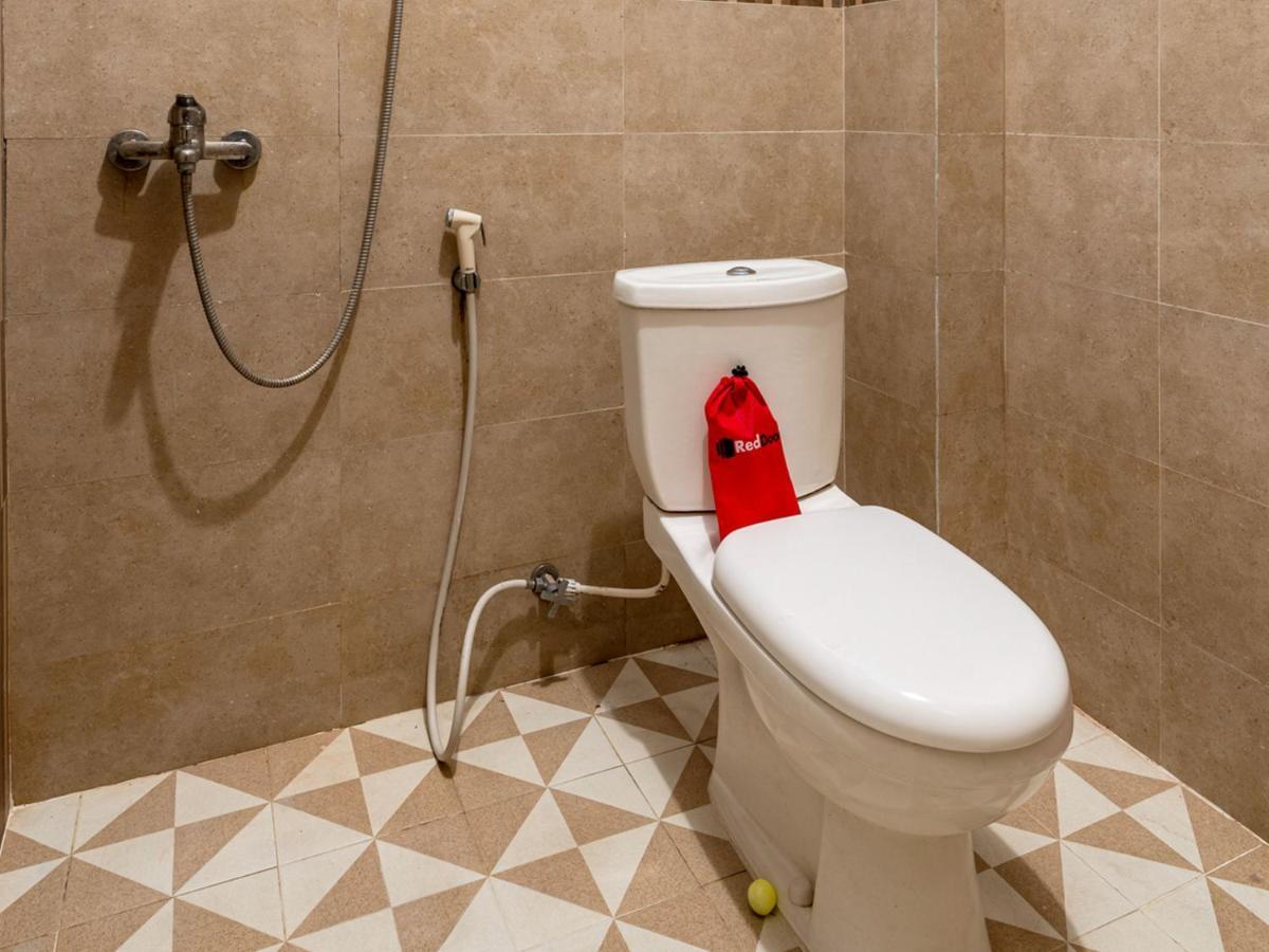 فندق Reddoorz Near Dino Park مالانغ المظهر الخارجي الصورة