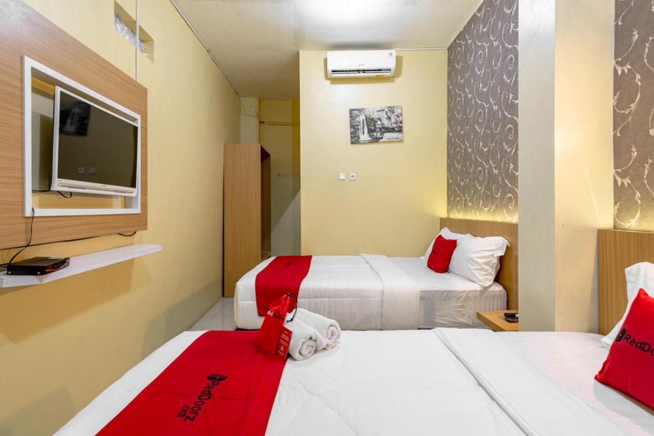 فندق Reddoorz Near Dino Park مالانغ المظهر الخارجي الصورة